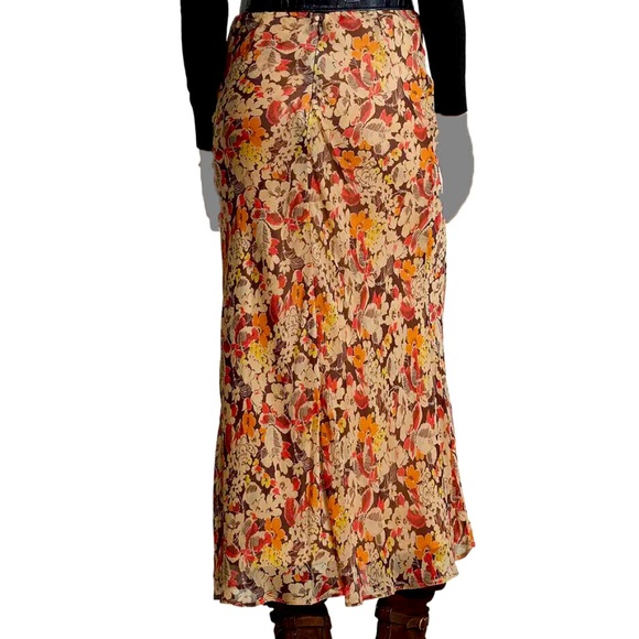 Ralph Lauren Allover Printed Maxi Skirt. Size 6.
NWT - Picture 3 of 4